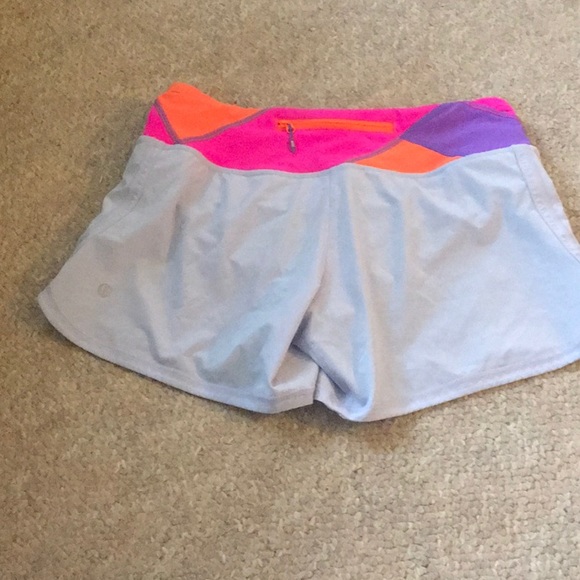 Lululemon groovy run shorts, size 4. - Picture 3 of 5